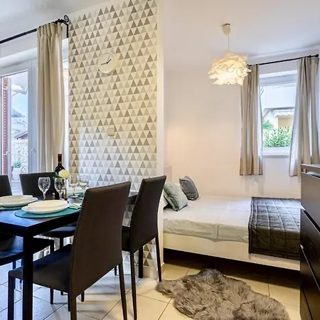 In With Terrace, Air Condition, Wifi Apartman
