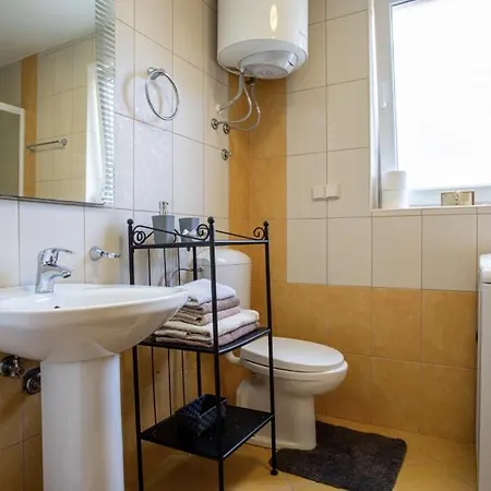 In With Terrace, Air Condition, Wifi * Baška
