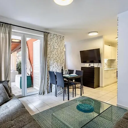 Apartment In With Terrace, Air Condition, Wifi *